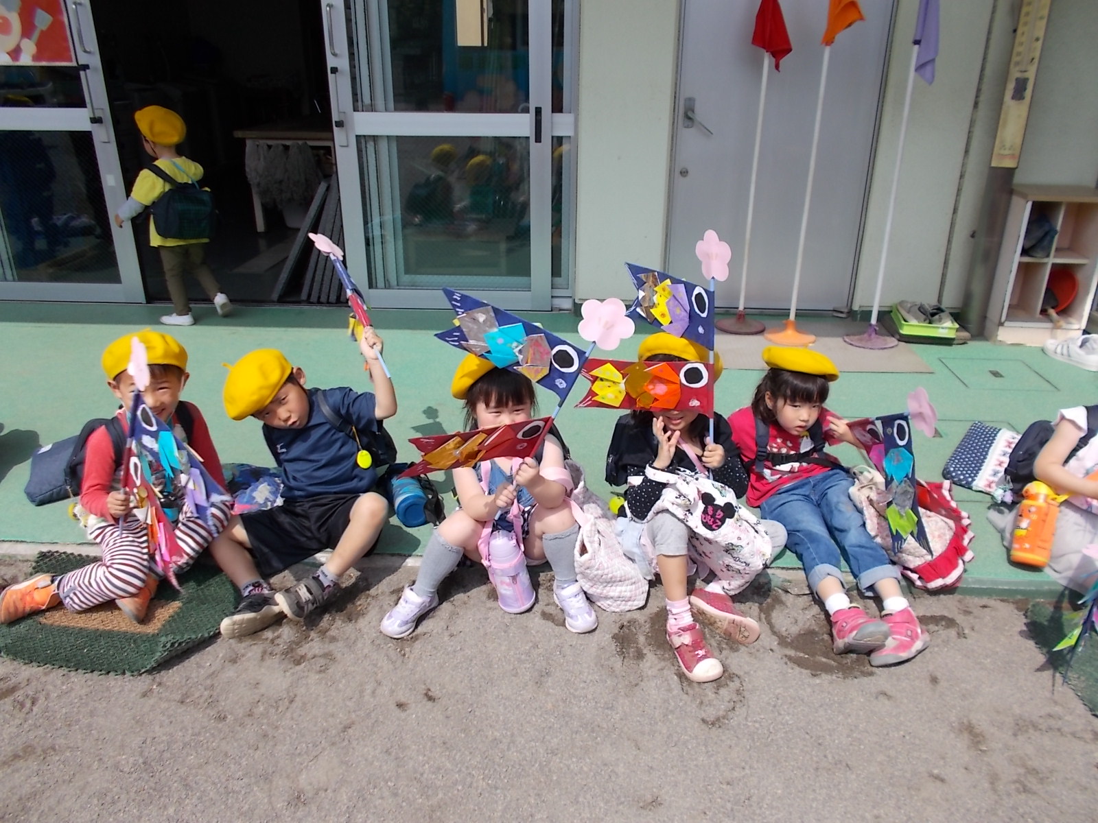 こいのぼり持ち帰りました｜白梅幼稚園は埼玉県入間市の幼稚園です